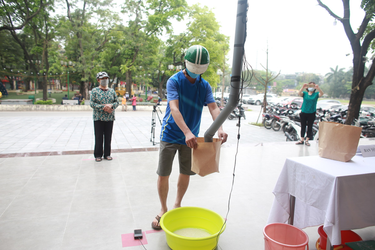 Can canh cay “ATM gao” dau tien o Ha Noi-Hinh-4