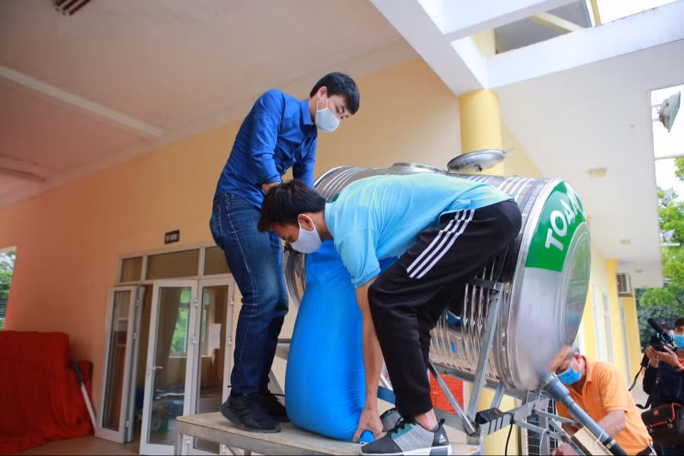 Can canh cay “ATM gao” dau tien o Ha Noi-Hinh-2