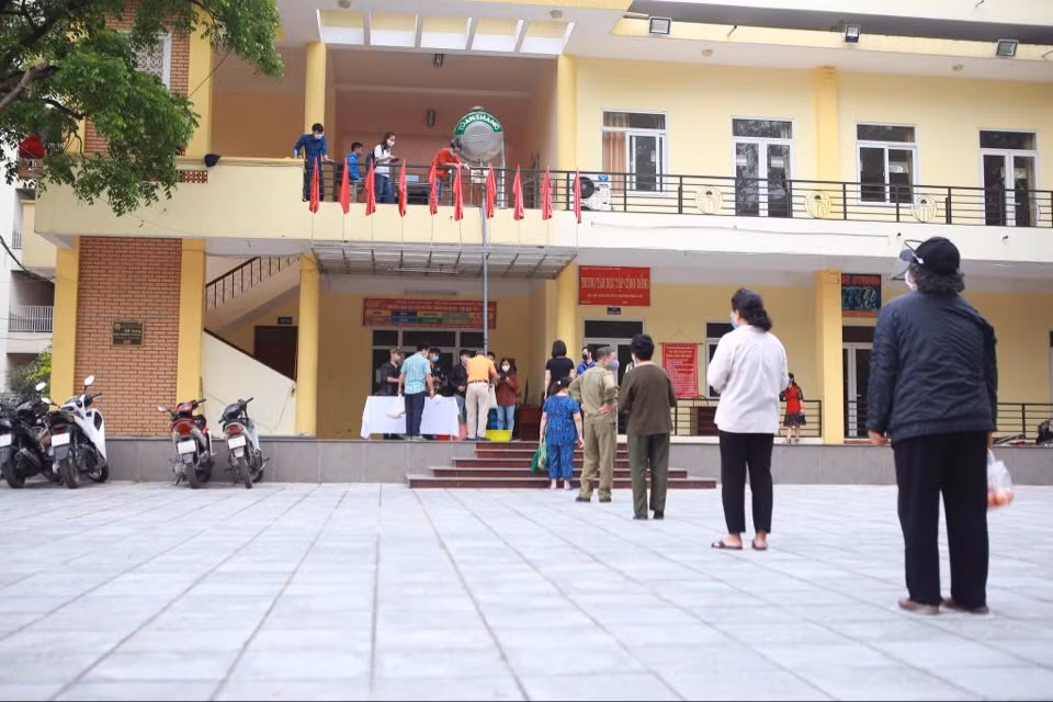 Can canh cay “ATM gao” dau tien o Ha Noi-Hinh-11