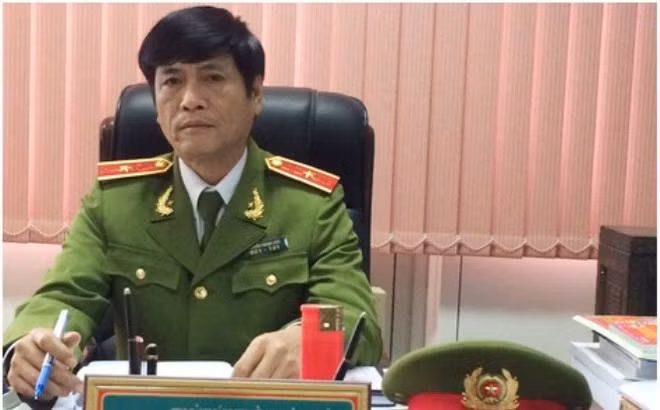  Tướng Nguyễn Thanh Hóa bảo kê đường dây đánh bạc nghìn tỷ: Tháng 3/2018, cơ quan an ninh điều tra công an tỉnh Phú Thọ ra quyết định khởi tố bị can, bắt tạm giam với ông Nguyễn Thanh Hóa - nguyên cục trưởng Cục Cảnh sát công nghệ cao để điều tra về tội "tổ chức đánh bạc". (Ảnh: Nhadautu)