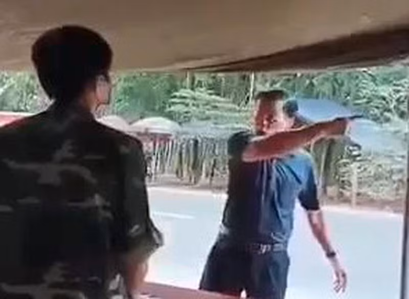 Pho chu tich HDND huyen chui boi, chong doi chot kiem dich COVID-19 thua nhan sai