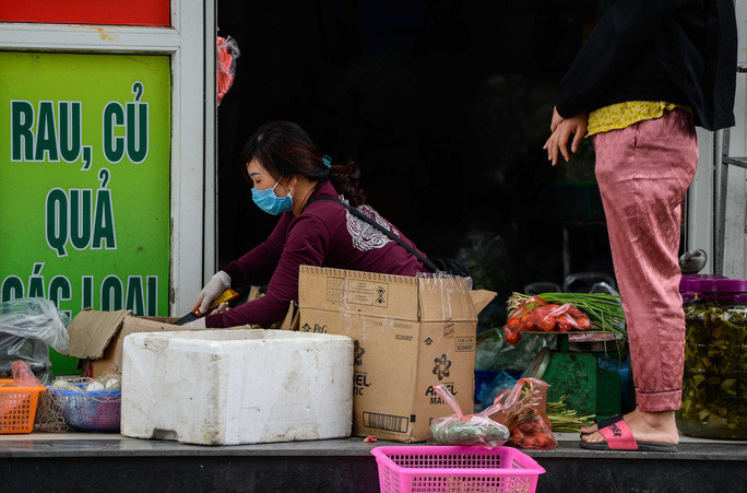 Chung cu 1.000 dan co vo chong mac COVID-19 duoc tiep te thuc pham the nao?-Hinh-12