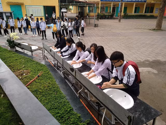 Thanh Hoa: Ban hanh cong dien khan cho hoc sinh THCS, THPT di hoc tro lai tu 21/4