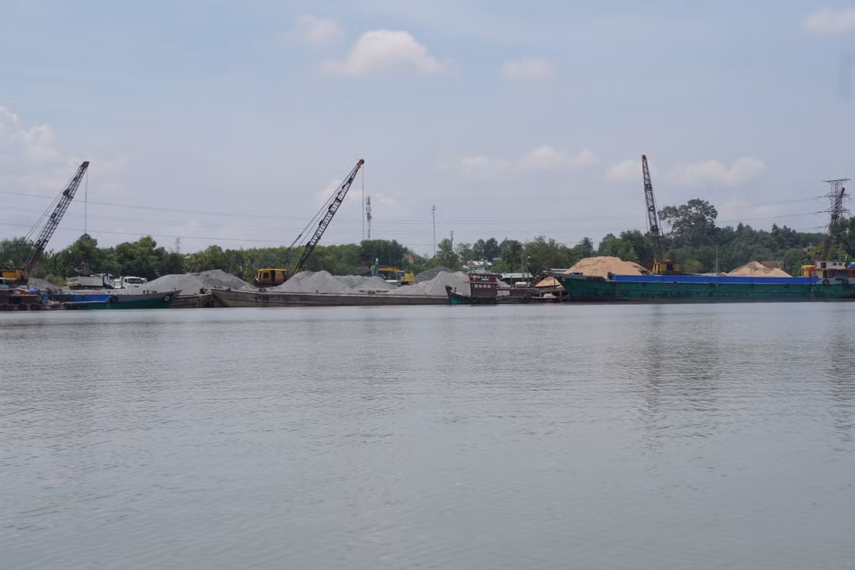 Dong Nai: Mot so ben thuy noi dia hoat dong ''chui