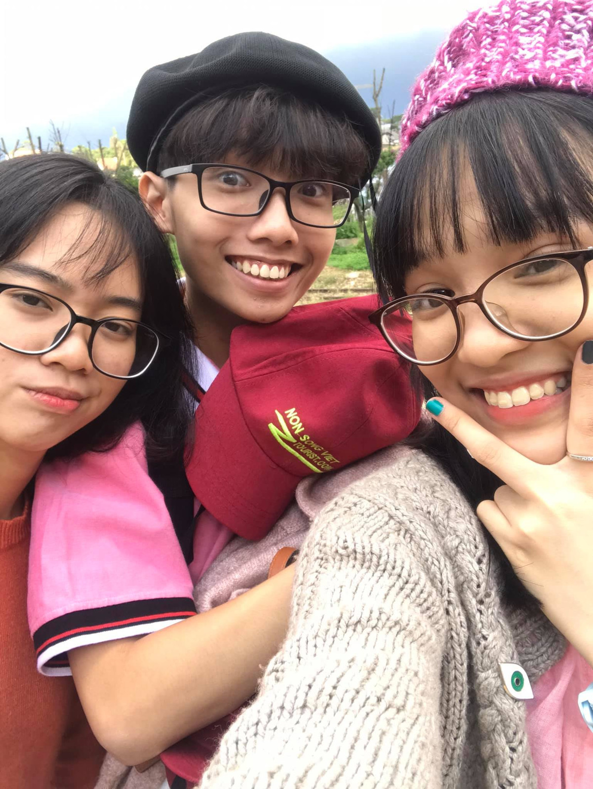 Tuy nhiên, cảm giác thất vọng về bản thân của Nghi cũng nhanh chóng vơi đi khi nữ sinh nhận được điểm 10 ở môn Ngữ văn. Đây là một trong hai môn học yêu thích của nữ sinh quê Tiền Giang. Trong suốt quá trình học tập của mình, Thiên Nghi luôn nhận được sử ủng hộ từ gia đình. Em cảm thấy may mắn vì có ba mẹ tâm lý và cho phép bản thân làm những gì mình muốn.