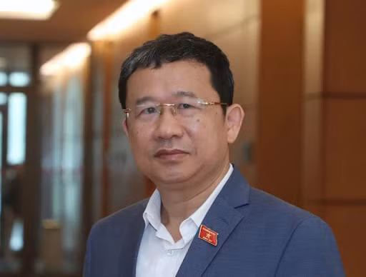 Chủ nhiệm Ủy ban Đối ngoại Vũ Hải Hà, ngày sinh 1/3/1969, quê ở Nam Định. Trình độ: Thạc sĩ Quản lý chính sách công, Cử nhân Luật, Cử nhân Ngôn ngữ. Chức vụ: Ủy viên Trung ương Đảng khóa XIII; Đại biểu Quốc hội khóa XIII, XIV, XV. 