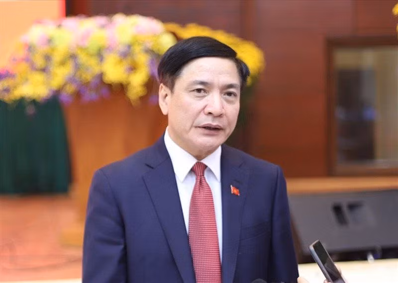 Tổng Thư ký, Chủ nhiệm Văn phòng Quốc hội Bùi Văn Cường, sinh ngày 18/6/1965, quê ở Hải Dương. Trình độ: Tiến sĩ Kỹ thuật an toàn hàng hải, Thạc sĩ An toàn hàng hải, Kỹ sư Điều hành tàu biển, Cử nhân Anh văn. Chức vụ: Ủy viên Trung ương Đảng khóa XI (dự khuyết) XII, XIII; Chánh Văn phòng Hội đồng bầu cử quốc gia; Đại biểu Quốc hội khóa XIII, XIV, XV. 