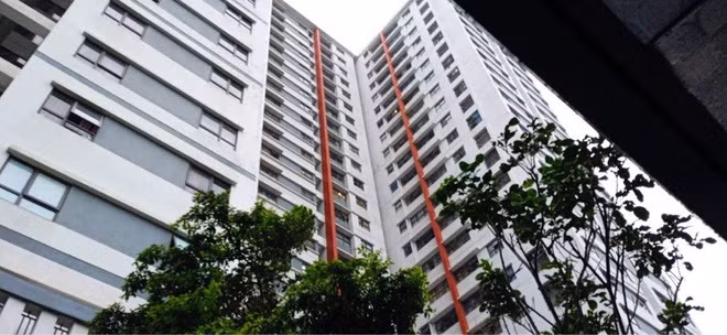 Nguyen nhan be trai 3 tuoi roi tu tang 6 chung cu xuong tu vong