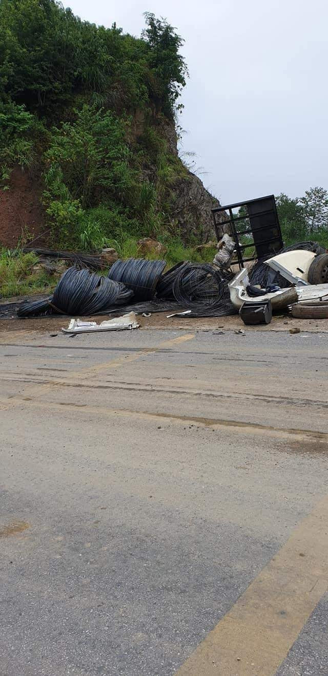 Hiện nguyên nhân vụ xe đầu kéo bốc cháy trên đèo, lái xe tử vong đang được cơ quan chức năng điều tra, làm rõ. 