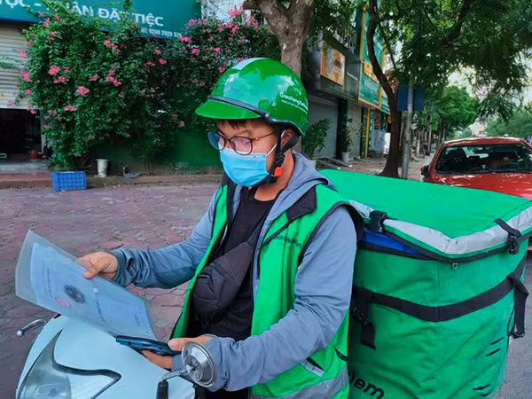 “Dong bang” Grab, Be, Go-jek, shipper... soi cuoc song tai xe xe cong nghe-Hinh-2