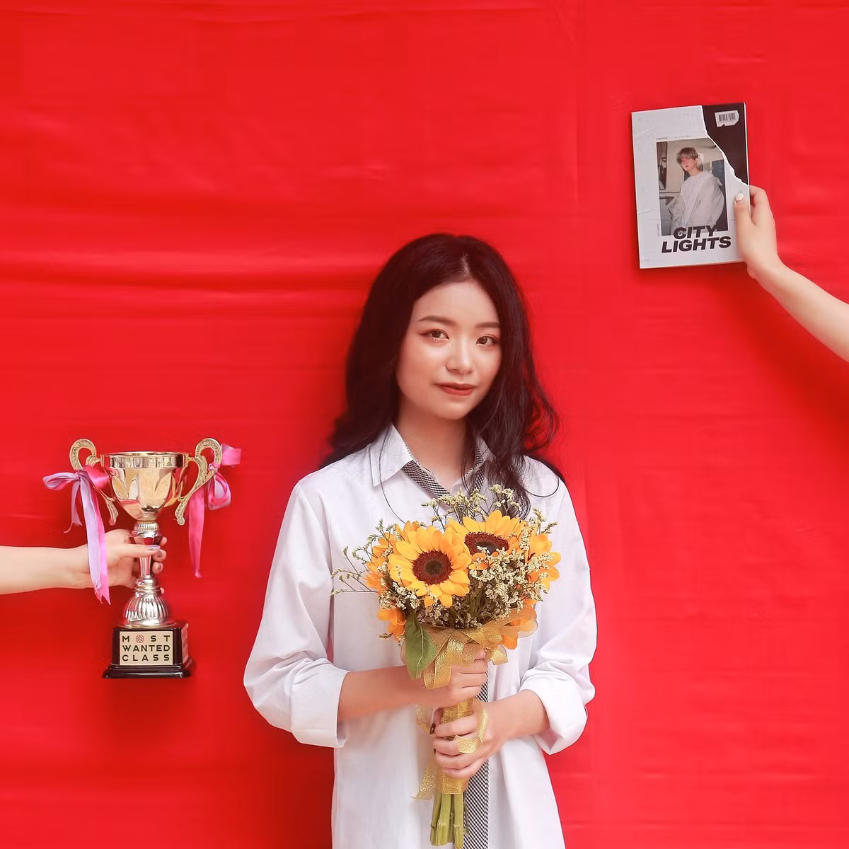 Trong kỳ thi tốt nghiệp THPT đợt 1 vừa qua, Trần Ngọc Anh - học sinh lớp 12 chuyên Văn Trường THPT Chuyên Hà Nội-Amsterdam đạt 57,45 điểm, là thí sinh có tổng điểm thi cao nhất cả nước. Ngọc Anh cho biết đã lựa chọn theo học tại Trường ĐH Ngoại thương. Trước đó, em đã trúng tuyển vào trường này theo phương thức xét học bạ và điểm IELTS. Điểm IELTS của Ngọc Anh là 7.5. 