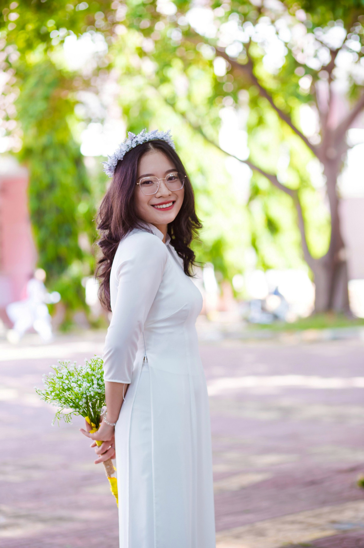 Bùi Thị Ngọc Quỳnh (học sinh lớp 12A1, Trường THPT Chuyên Nguyễn Tất Thành, tỉnh Kon Tum) trở thành thí sinh có tổng điểm 3 môn 29,15 điểm xét tuyển khối D cao nhất cả nước sau kỳ thi tốt nghiệp THPT đợt 1 năm 2021. Với kết quả này, Quỳnh dự kiến đăng ký nguyện vọng vào ngành Nghiệp vụ an ninh của Trường ĐH An ninh nhân dân. Lý do đơn giản chỉ là Quỳnh thích nghề này.