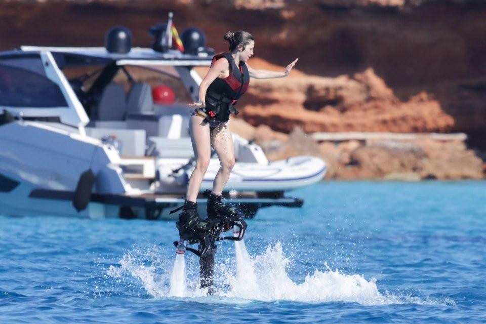 Họ có một cậu con trai tên Jax, sẽ tròn một tuổi vào tháng sau.