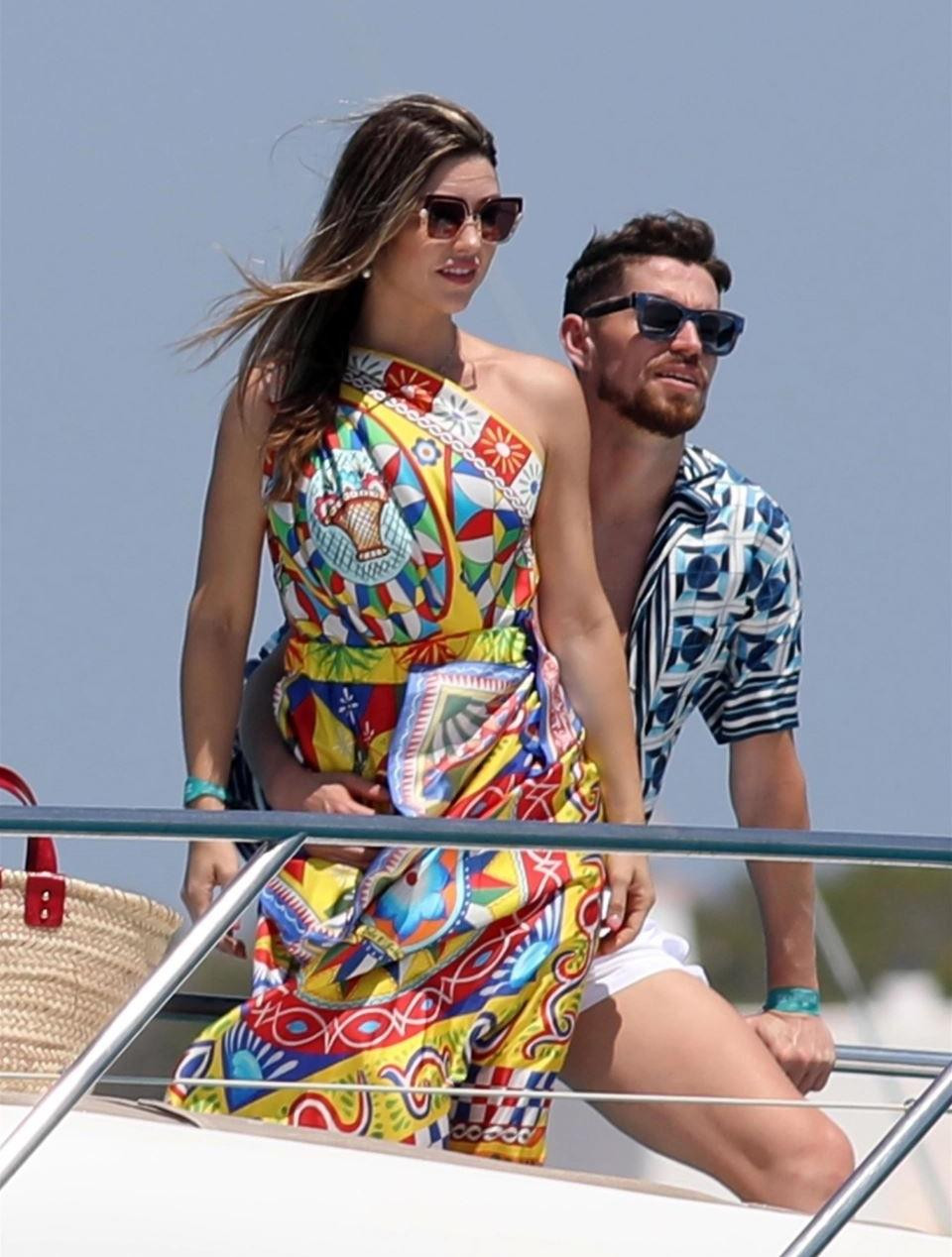 Kể từ khi gắn bó với Catherine, sự nghiệp của Jorginho phất lên trông thấy với hai chức vô địch châu Âu liên tiếp là Champions League (cùng Chelsea) và EURO 2020 cùng ĐT Italia. 