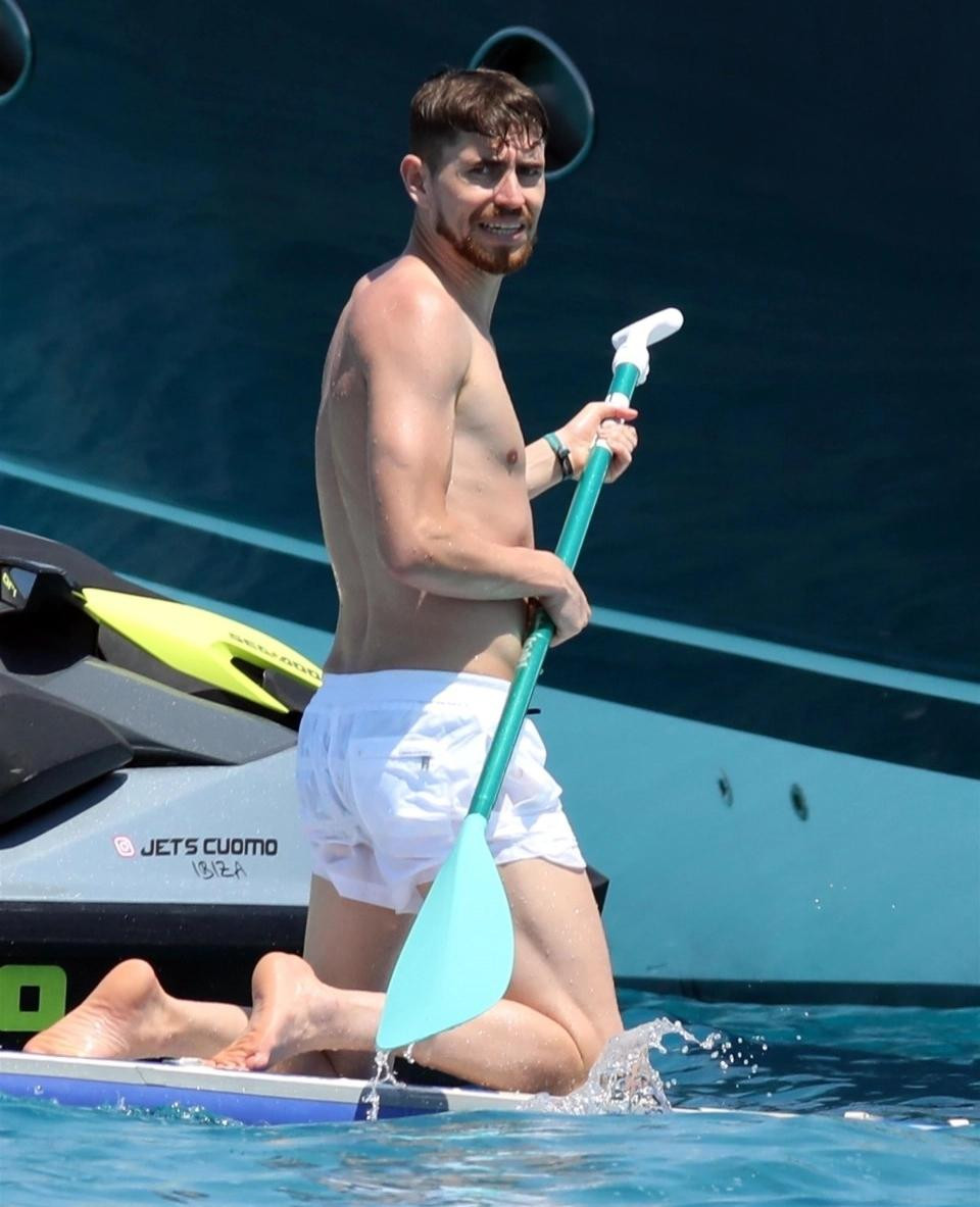 Đây là quãng thời gian quan trọng để tiền vệ này tái tạo năng lượng cho mùa giải mới cùng CLB Chelsea. 