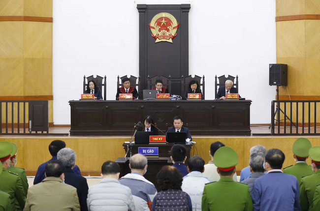 Ngoài 6 bị cáo kháng cáo nêu trên, liên quan đến vụ án này, Công ty TNHH đầu tư Mai Phương (Công ty Mai Phương) cũng làm đơn kháng cáo, đề nghị Tòa cấp phúc thẩm xem xét trả lại 3.400 m2 đất tại Tam Đảo (Vĩnh Phúc) cho Công ty Mai Phương.