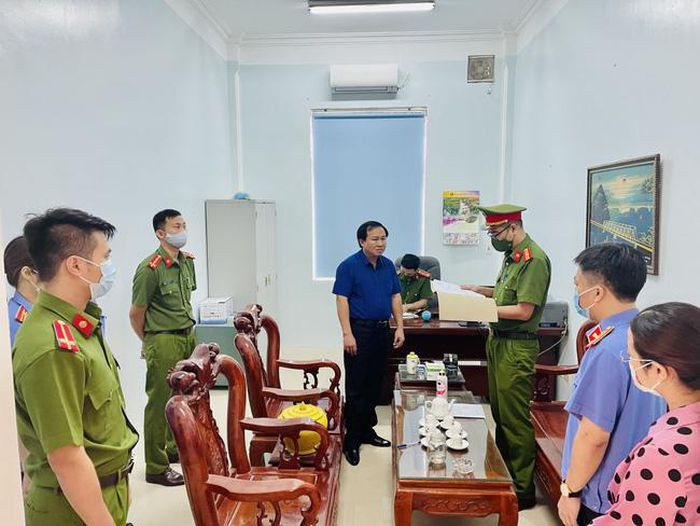  Bắt tạm giam một cán bộ Kho bạc huyện: Chiều 22/7, Công an tỉnh Thanh Hóa đã khởi tố bị can, bắt tạm giam Lê Thanh Hải (SN 1972). Năm 2019, Hải là giao dịch viên Kho bạc Nhà Nước huyện Nông Cống phụ trách kiểm soát chi đối với Trường PTTH Nông Cống 3 đã giả mạo chữ ký gây thiệt hại cho nhà trường gần 1 tỷ đồng. 