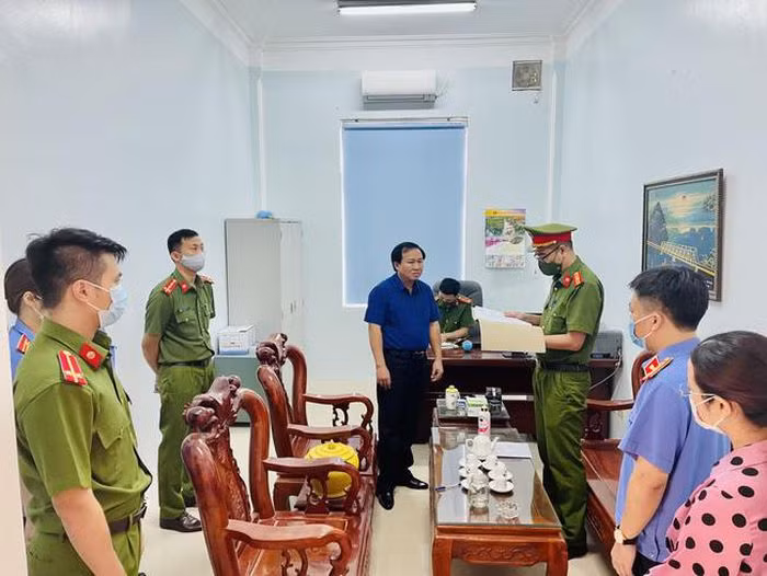  Bắt tạm giam một cán bộ Kho bạc huyện: Chiều 22/7, Công an tỉnh Thanh Hóa đã khởi tố bị can, bắt tạm giam Lê Thanh Hải (SN 1972). Năm 2019, Hải là giao dịch viên Kho bạc Nhà Nước huyện Nông Cống phụ trách kiểm soát chi đối với Trường PTTH Nông Cống 3 đã giả mạo chữ ký gây thiệt hại cho nhà trường gần 1 tỷ đồng. 