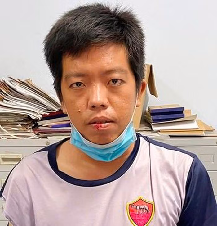 Tin nong 22/7: Khong rut duoc tien, thanh nien dap pha 2 may ATM