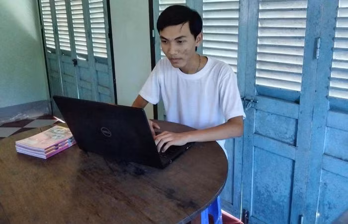 Chang trai Vinh Long am tron ba diem 10 uoc mo lam giao vien