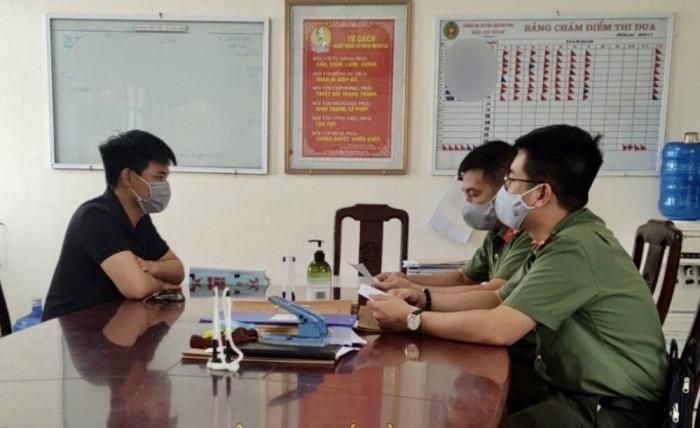  Nam thanh niên xúc phạm lực lượng Công an: Ngày 29/7, Công an huyện Quỳnh Phụ, Thái Bình cho biết đã xử phạt Nguyễn Văn Hai (SN 1999, trú tại xã Quỳnh Hội, huyện Quỳnh Phụ) có hành vi bình luận sai sự thật, xuyên tạc, vu khống, xúc phạm uy tín của công an trên mạng xã hội. Theo đó, Hai bị phạt 7,5 triệu đồng về hành vi này. 