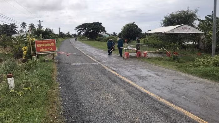  Khởi tố vụ án làm lây lan dịch COVID-19 tại Sóc Trăng: Do thuê xe ô tô đi khám bệnh tại Cần Thơ, sau đó về nhà ở thị xã Vĩnh Châu, Sóc Trăng không khai báo, hai người phụ nữ đã làm lây lan dịch COVID-19. Ngày 29/7, Công an thị xã Vĩnh Châu đã ra quyết định khởi tố vụ án "Làm lây lan dịch bệnh truyền nhiễm nguy hiểm cho người" liên quan tới 2 người phụ nữ này.