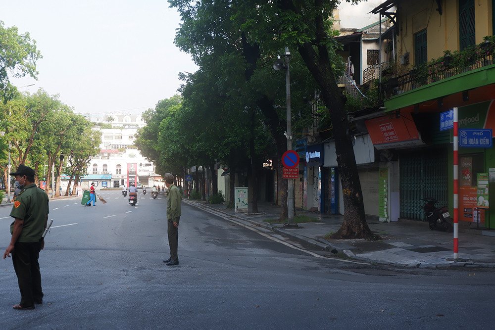 Hà Nội thực hiện giãn cách xã hội theo tinh thần của Chỉ thị 16/CT-TTg trong vòng 15 ngày (kể từ 6 giờ ngày 24/7) trên phạm vi toàn thành phố để phòng, chống dịch COVID-19. 