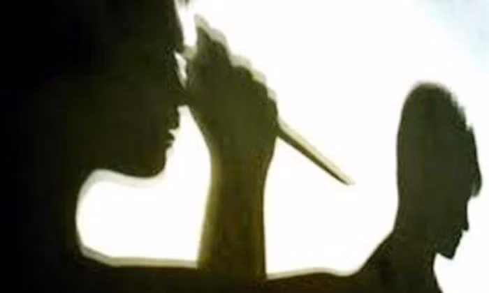  Nhậu say, 2 anh em đâm chém nhau tử vong: Trong lúc nhậu, Nguyễn Văn Bính (SN 1975) và Nguyễn Văn Phước (SN 1978, là hai anh em ruột, cùng ngụ TP Biên Hòa, Đồng Nai) xảy ra mâu thuẫn, Bính và Phước đã dùng dao đâm nhau khiến cả 2 người tử vong. Ngày 21/7, Công an tỉnh Đồng Nai cho biết đang điều tra, làm rõ. 