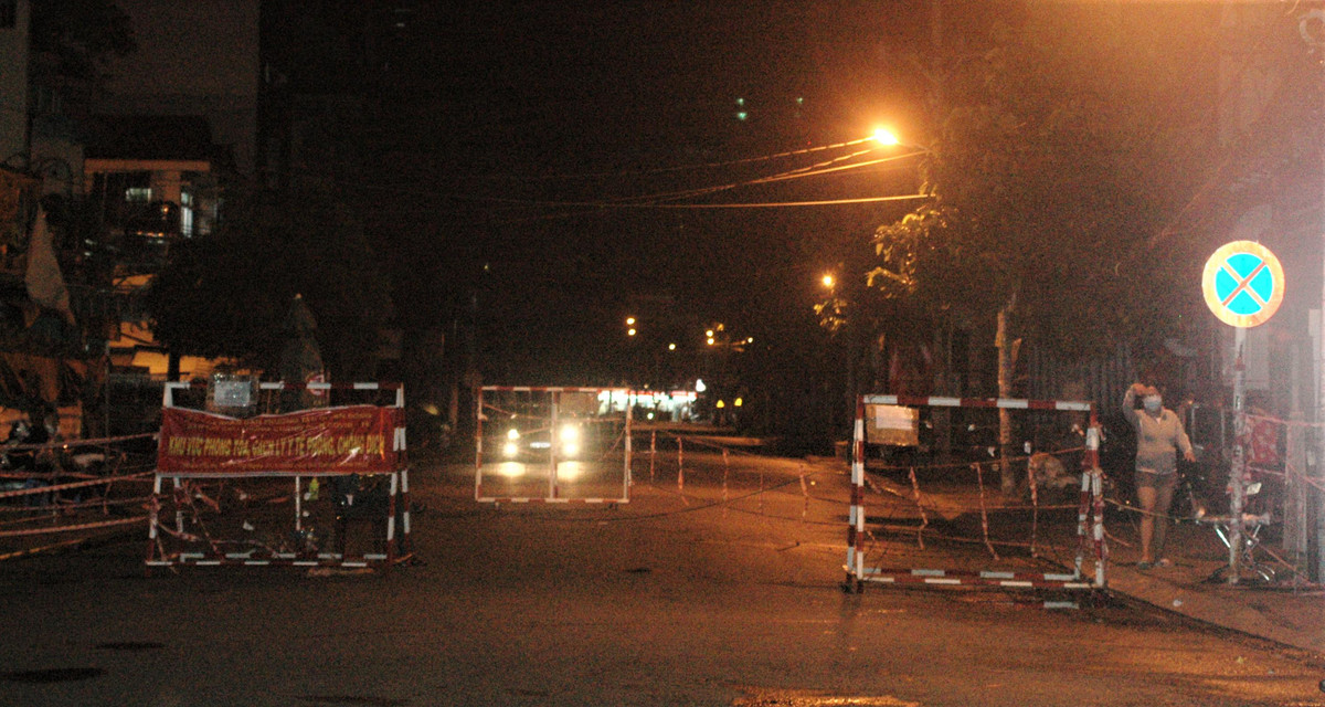 Nhung ai duoc ra ngoai sau 18 gio o TP HCM?-Hinh-2