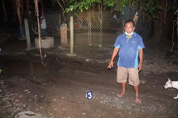  Bị nhắc nhở chửi tục, chém hàng xóm nhập viện: Do có mâu thuẫn từ trước, nên anh Phạm Văn C. (SN 1980) nhắc nhở Nguyễn Văn Châu (SN 1975, cùng trú huyện Bến Cầu, Tây Ninh) vì nghĩ Châu chửi mình. Tức giận, Châu lấy cây sắt chém nạn nhân bị thương phải nhập viện. Ngày 20/7, CA huyện Bến Cầu cho biết đang điều tra, làm rõ. 