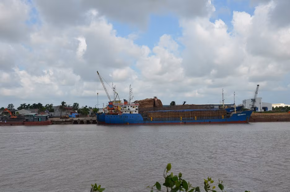 Cang vu DTND KV1 cap phep tau qua tai vi 