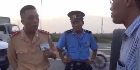 Hình ảnh từ clip về vụ việc trên.