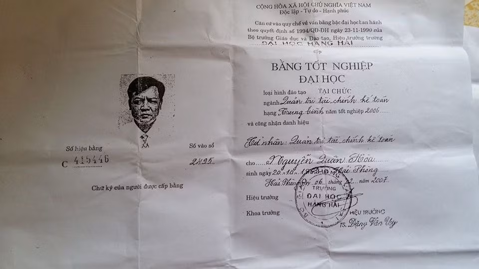 Bi thu phuong dinh nghi an dung bang dai hoc gia