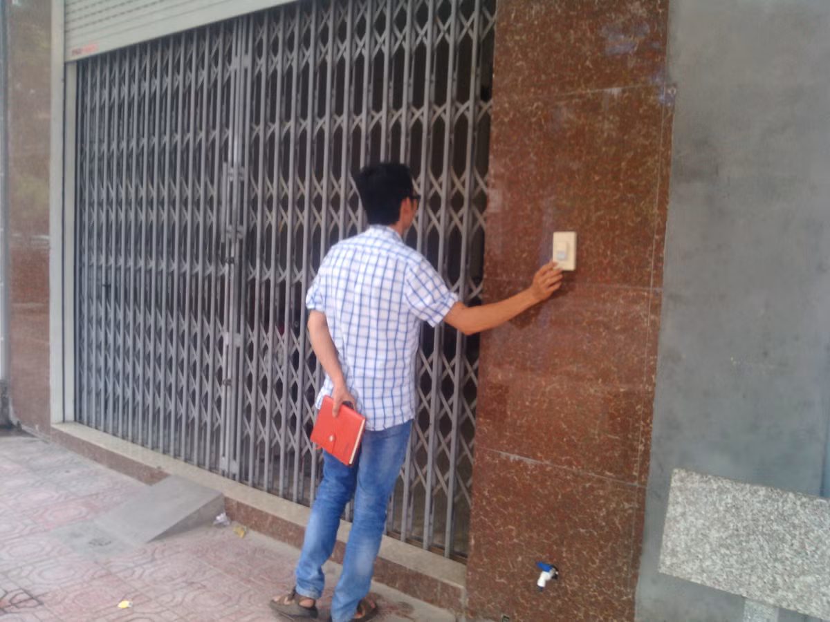 Mot nguòi dàn ong tủ vong sau khi di bám huyẹt