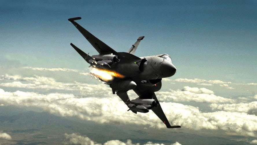 Bên cạnh đó nó còn được trang bị một pháo tự động nòng đôi GSh-23-2 23mm hoặc một pháo nòng đôi GSh-30-2 30mm.