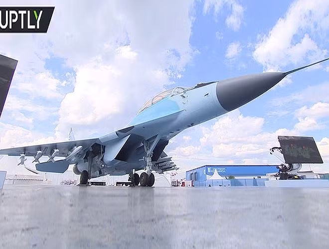 "J-16 được đánh giá vượt qua MiG-29UPG và Su-30MKI về đặc tính hoạt động và phẩm chất cơ bản, vì vậy Ấn Độ đã bị rơi vào thế khó khi tìm cách cân bằng với đối phương”.
