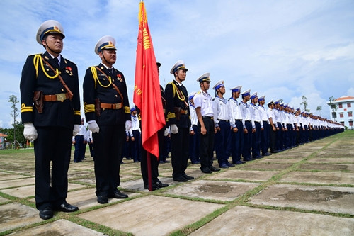 Quang cảnh lễ chào cờ đầu tháng.