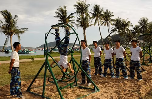 Huấn luyện thể lực ở Hải đội 511, Lữ đoàn 127.