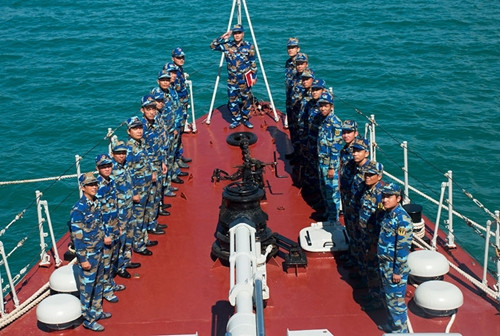 Tàu 264, Lữ đoàn 127 thực hiện nghi lễ chào cờ đầu tuần.