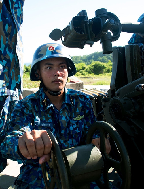 “Mắt thần” giữ đảo.