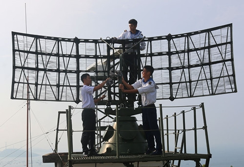 Bảo quản kỹ thuật ở Trạm ra đa 605, Tiểu đoàn 551.