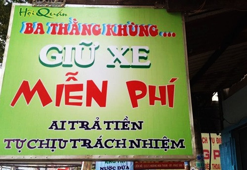 Ngay tên gọi "Hội quán 3 thằng khùng" đã đủ độc, lạ, chưa kể nội dung quảng cáo bên dưới.