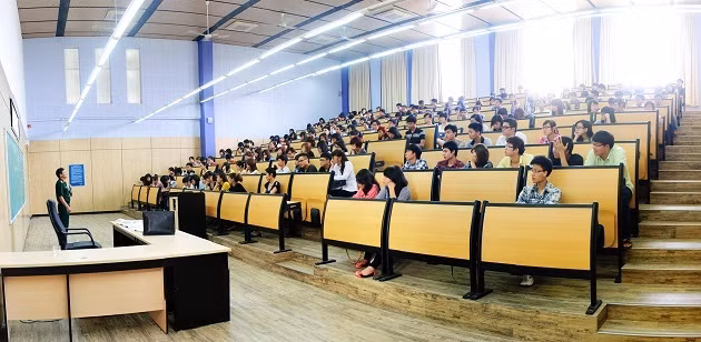 Các khu Nhà Học chính, nhà Hiệu bộ - học chính, thư viện, hội trường Tạ Quang Bửu, giảng đường Grothendieck và Schwartz, nhà Thể chất... đều được thiết kế tối giản, hiện đại đáp ứng công năng sử dụng.