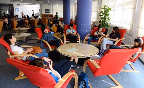 Tại Việt Nam, ít có ngôi trường nào đầu tư và thiết kế cầu kỳ như vậy dành cho sinh viên.