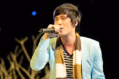 Nam ca sĩ dự định mở công ty âm nhạc của riêng mình chuyên đào tạo ca sĩ, thành lập các nhóm nhạc trẻ.