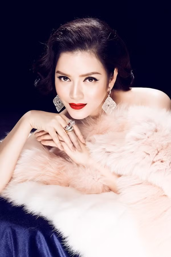 Sau thành công của triển lãm kim cương hồi tháng 8 vừa qua với thương hiệu Paolo Piovan (Ý), Lý Nhã Kỳ tiếp tục cùng thương hiệu Crivelli Gioielli tổ chức triển lãm kim cương từ ngày 26/9-29/9 với tên gọi "Lực hấp dẫn của trái đất".