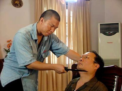 Có duyên với những vai diễn "đầu trộm, đuôi cướp", trên màn ảnh nhỏ, diễn viên Hải Anh vẫn được người hâm mộ gọi vui là diễn viên lưu manh, đầu gấu, thuộc hàng nhất nhì Việt Nam. Ít ai biết, ngoài khả năng diễn xuất tốt, Hải Anh còn là một doanh nhân thành đạt, sở hữu nhiều tài sản đáng nể.