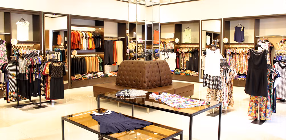 Chuỗi cửa hàng thời trang của anh đã có mặt trên nhiều tỉnh thành cả nước. Tham vọng lớn của chàng diễn viên chuyên đóng vai phản diện là phủ sóng thương hiệu Seven AM khắp cả nước.