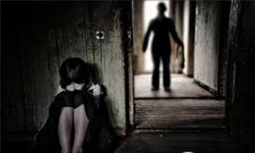 Cho o nho, hai trai tre hiep dam con gai ba chu