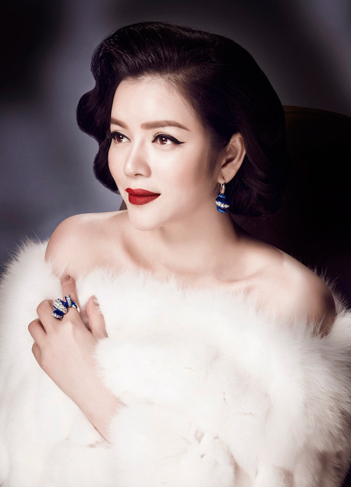 Cũng từ tình yêu với kim cương, từ ngày 26 - 29/9 này Lý Nhã Kỳ sẽ cùng một thương hiệu trang sức tổ chức sự kiện triển lãm tại TP HCM với tên gọi "Lực hấp dẫn của trái đất". Dự kiến triển lãm sẽ mang tới nhiều bộ trang sức kim cương quý với phiên bản giới hạn.